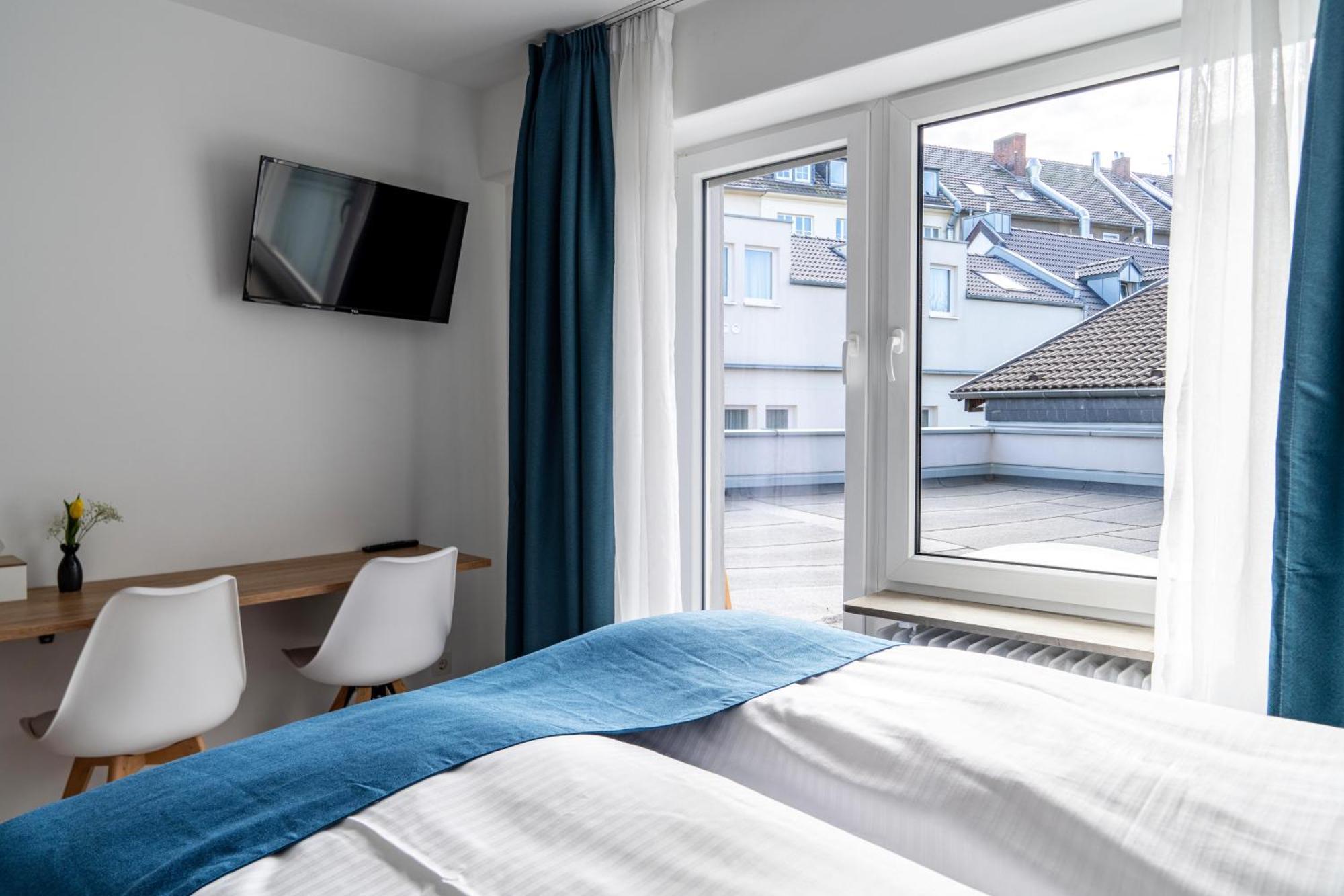 83 3* Bonn