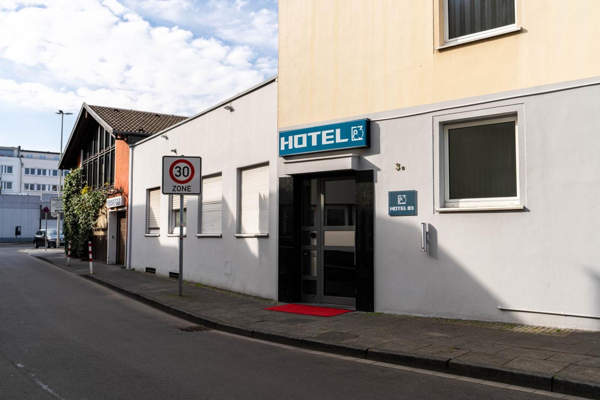83 Hotel 3*